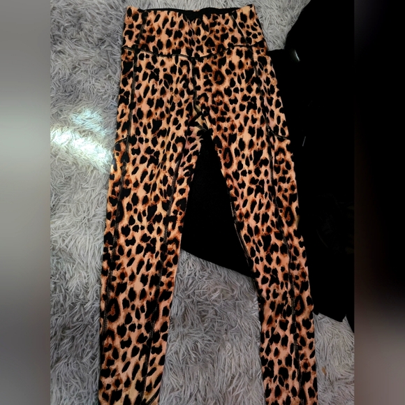 Victoria Secret Sports Bundle (XS)(3)(EUC)(READ DESCRIPTION) - Picture 7 of 8